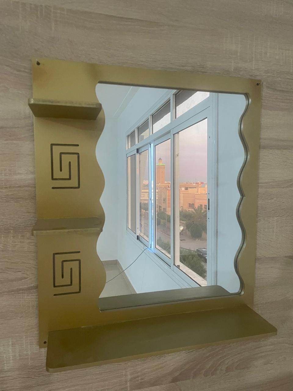 مرآة الحمام الأنيقة